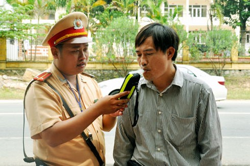 Uống rượu lái xe, tăng phạt tới 15 triệu đồng