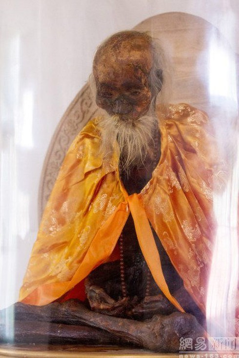 Cận cảnh xác ướp nhà sư 17 năm gần như còn nguyên vẹn - ảnh 2