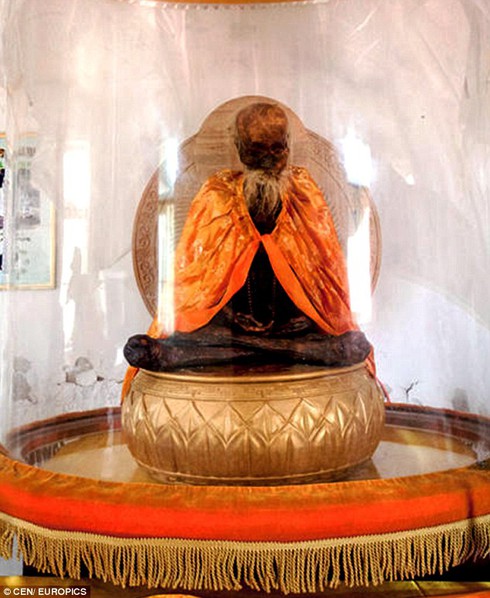 Cận cảnh xác ướp nhà sư 17 năm gần như còn nguyên vẹn - ảnh 1