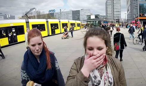 Bí mật về chiếc máy bán áo sơ mi giá rẻ 2 Euro ở Đức - ảnh 2