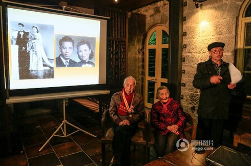 Cảm động đôi vợ chồng già chụp lại ảnh cưới sau 70 năm ở cùng địa điểm - ảnh 1