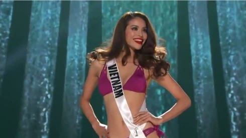 Hoa hậu Phạm Hương được blogger nước ngoài khen ngợi - ảnh 2