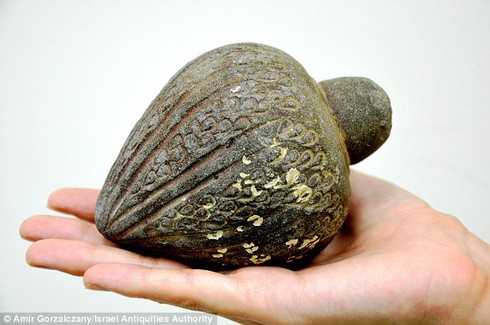 Phát hiện lựu đạn đất sét cổ đại cách đây 700 năm - ảnh 1