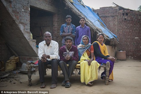 Indian boy miserable because of living with 4 legs - photo 3