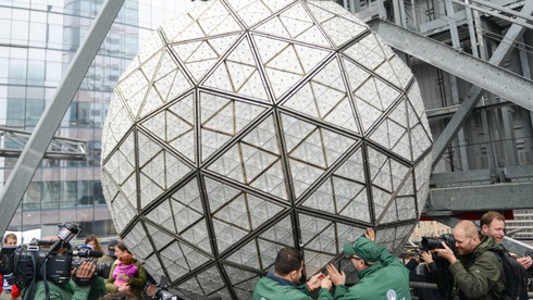 Quả cầu pha lê Quảng trường Thời đại đã sẵn sàng chào năm mới 2017 - ảnh 1