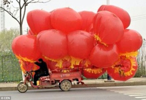Xem siêu nhân chở đồ trên đường phố Trung Quốc - ảnh 2