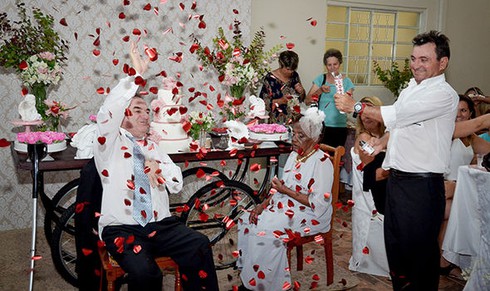 Cụ bà 106 tuổi đính hôn với bạn trai kém 40 tuổi - ảnh 1