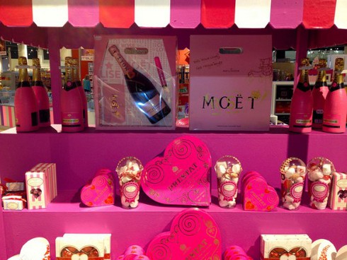 Thế giới đón ngày lễ tình nhân Valentine như thế nào? - ảnh 3