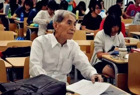 Cụ ông 105 tuổi vẫn học tiến sĩ - ảnh 1
