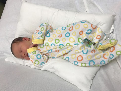 Y tá ngạc nhiên đón cậu bé chào đời đã nặng 6,3kg - ảnh 2