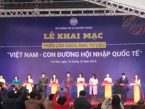 Khai mạc Triển lãm “Việt Nam – Con đường hội nhập quốc tế” - ảnh 1