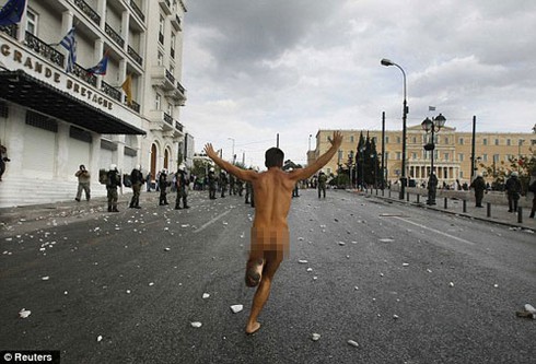 Hy Lạp: biểu tình dữ dội trước chuyến thăm của thủ tướng Đức - ảnh 5