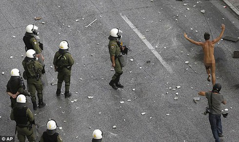 Hy Lạp: biểu tình dữ dội trước chuyến thăm của thủ tướng Đức - ảnh 6