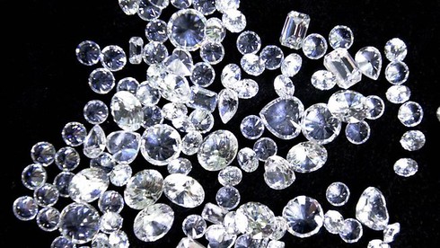 Bắt tên buôn lậu nuốt 220 viên kim cương - ảnh 1