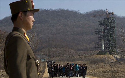 Triều Tiên: Tên lửa đã vào bệ phóng - ảnh 1