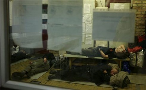 Hungary: Vô gia cư ngủ ngoài đường sẽ phải đi tù - ảnh 1