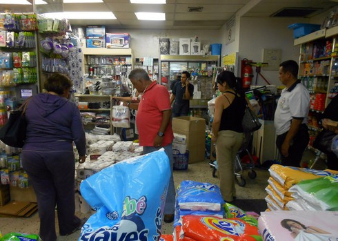 Venezuela thiếu giấy vệ sinh trầm trọng - ảnh 1