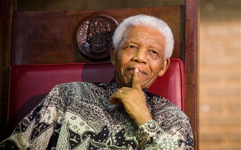 Gia đình cựu Tổng thống Nelson Mandela túc trực tại bệnh viện - ảnh 1