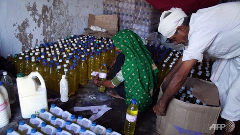 Ấn Độ: Hạn chế quyền mua axit để chống bạo hành phụ nữ - ảnh 1