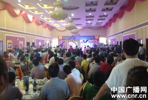 Trung Quốc: Bị sa thải vì tổ chức đám cưới con gái xa hoa - ảnh 1