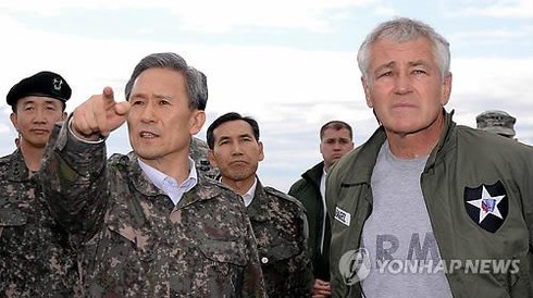Bộ trưởng Quốc phòng Mỹ tới thăm làng đình chiến gần Triều Tiên - ảnh 1