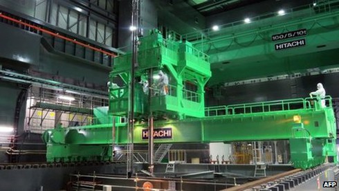 Nhật Bản bắt đầu di dời thanh nhiên liệu tại nhà máy Fukushima - ảnh 1