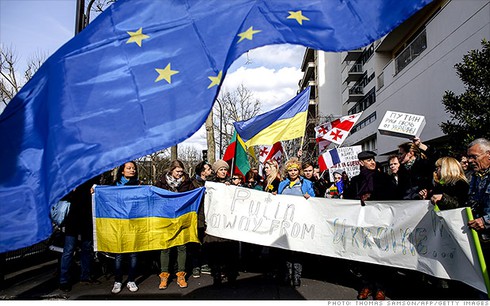 EU sẵn sàng viện trợ 15 tỷ USD cho Ukraine - ảnh 1