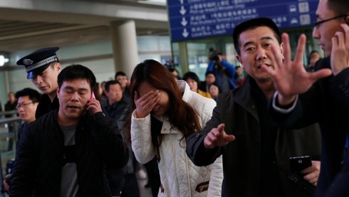 Thái Lan điều tra 2 hộ chiếu giả trong vụ máy bay Malaysia mất tích - ảnh 1