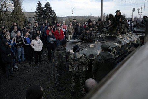 Putin để ngỏ khả năng đưa quân đội vào Ukraine - ảnh 1
