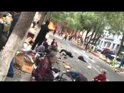 Trung Quốc tịch thu 1,8 tấn nguyên liệu chế bom tại Tân Cương - ảnh 1