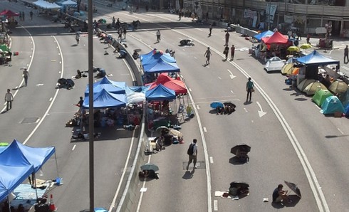 Hong Kong: Phát hiện 20 con dao dài gần đoàn biểu tình - ảnh 1