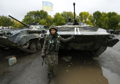 Những 'bông hồng thép' trên chiến tuyến ở Ukraine - ảnh 5