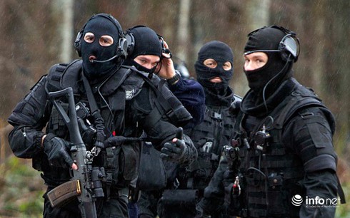 Tin thế giới 18h30: Pháp truy lùng nghi phạm,Triều Tiên muốn mua S-35 - ảnh 2