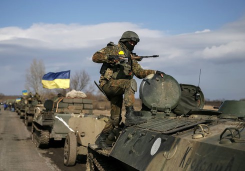 Đang thực hiện Minsk 2.0, 11 nước EU vẫn muốn cung vũ khí cho Ukraine - ảnh 1