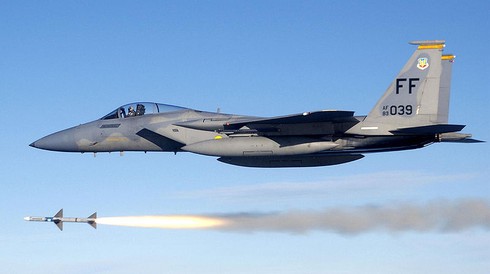 Mỹ điều chiến đấu cơ F-15 tới châu Âu để “trông chừng” Nga - ảnh 1