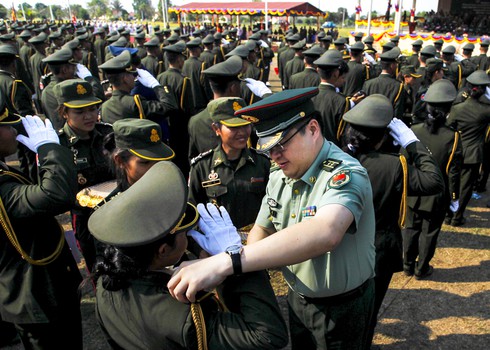 Campuchia giữa