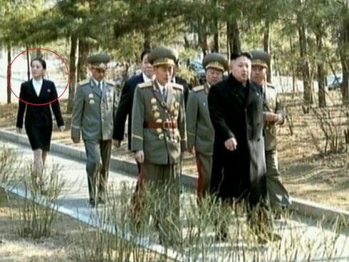 Em gái Kim Jong-un tái xuất sau tin đồn sinh con đầu lòng - ảnh 1