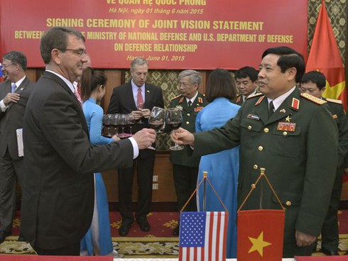Việt - Mỹ cùng hợp tác sản xuất vũ khí quốc phòng? - ảnh 1