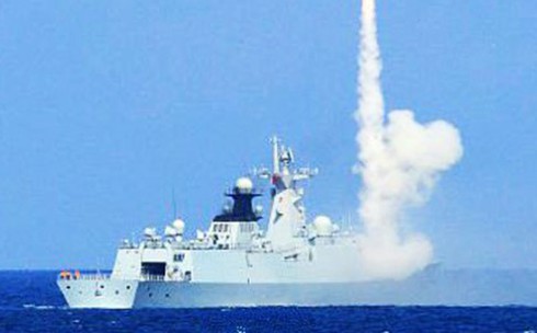 Trung Quốc tập trận, bắn đạn thật quy mô lớn trên Biển Đông - ảnh 1