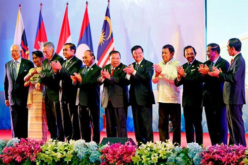 Ai là người chịu thiệt nhất trong cuộc chơi của Tổng thống Duterte? - ảnh 1