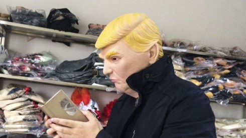 Mặt nạ Donald Trump giúp dân Trung Quốc kiếm bộn tiền - ảnh 1