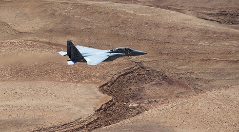 Israel dọa phá tan hệ thống phòng không của Syria - ảnh 1