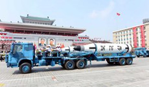 Reuters đặt dấu hỏi về xe tải Trung Quốc chở tên lửa Triều Tiên tại lễ diễu binh - ảnh 1