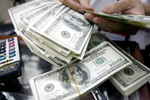 Tỷ giá USD tại các ngân hàng tiếp tục lao dốc mạnh - ảnh 1
