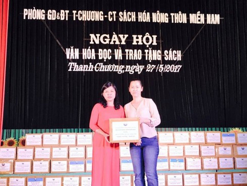 Sách hóa nông thôn bàn giao gần 500 tủ sách cho 6 huyện ở Nghệ An - ảnh 1