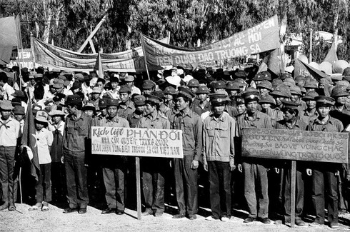 Shop TIN 14/3: Tổ Quốc là con đường bố con mình đang đi - ảnh 1