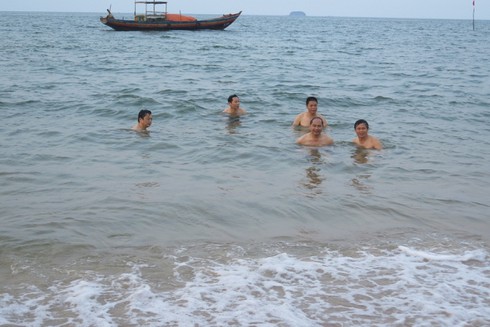Shop TIN 1/5: Chúng tôi đón thuyền, mua và ăn cá biển tại cảng Nhật Lệ-Đồng Hới - ảnh 18