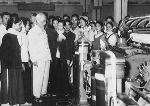 Shop TIN 7/7: Hỗ trợ dân cho đến khi biển sạch - ảnh 11