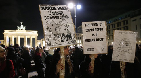 Chùm ảnh: Thế giới hướng về Paris sau vụ xả súng - ảnh 5