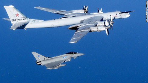 Nổi giận với chiến đấu cơ của Nga, NATO điều quân đánh chặn - ảnh 1